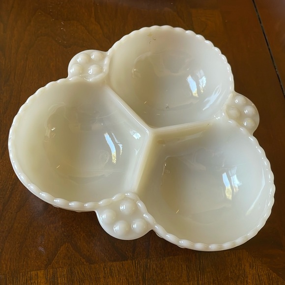 VTG Anchor Hocking Hobnail Creamy Opaque Milk Glass divided Relish Nut Dish - Picture 1 of 7